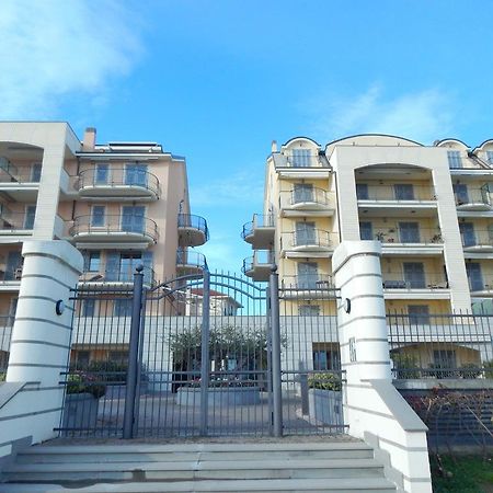 Residence La Perla ฟีนาเลลีกูเร ภายนอก รูปภาพ