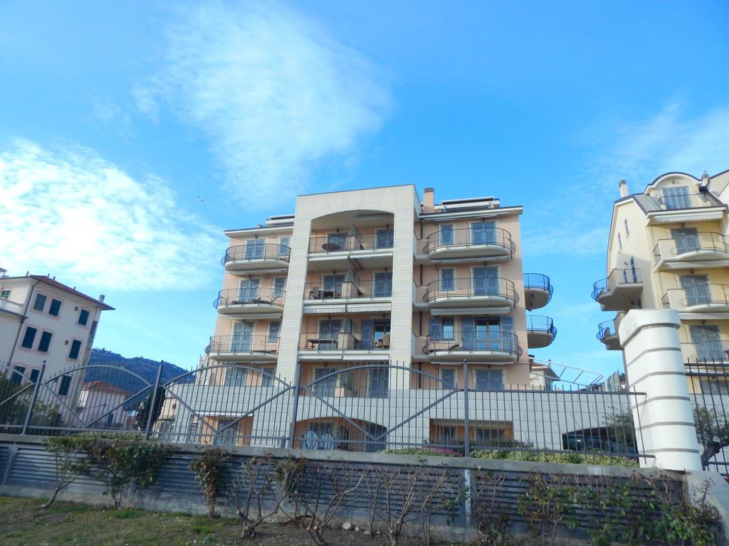 Residence La Perla ฟีนาเลลีกูเร ภายนอก รูปภาพ